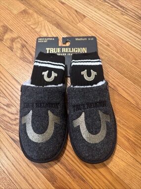 True Religion Charcoal Gray & Black Slipper and Sock Set with Gold Logo Sz 9-10